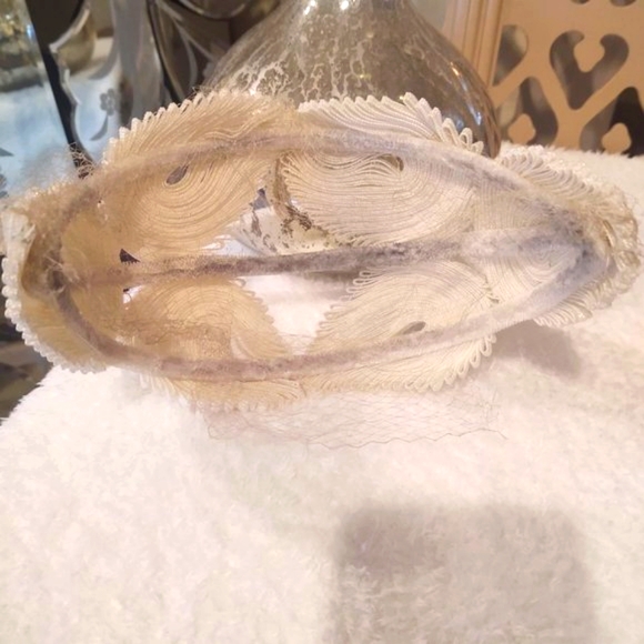 ~Vintage-Ivory Chic Headband Crown - Picture 4 of 5